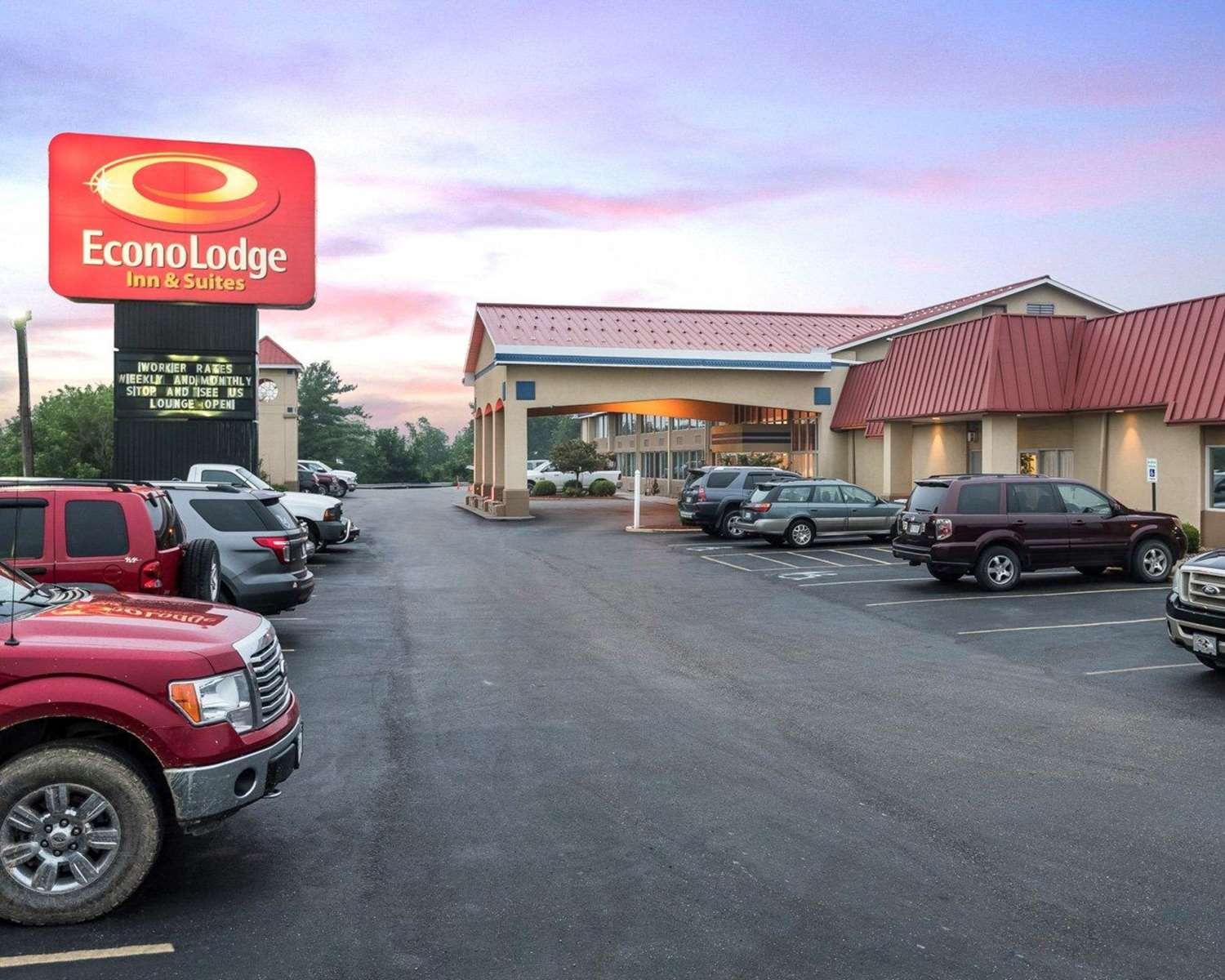 Hotel ECONO LODGE INN & SUITES TRIADELPHIA - WHEELING