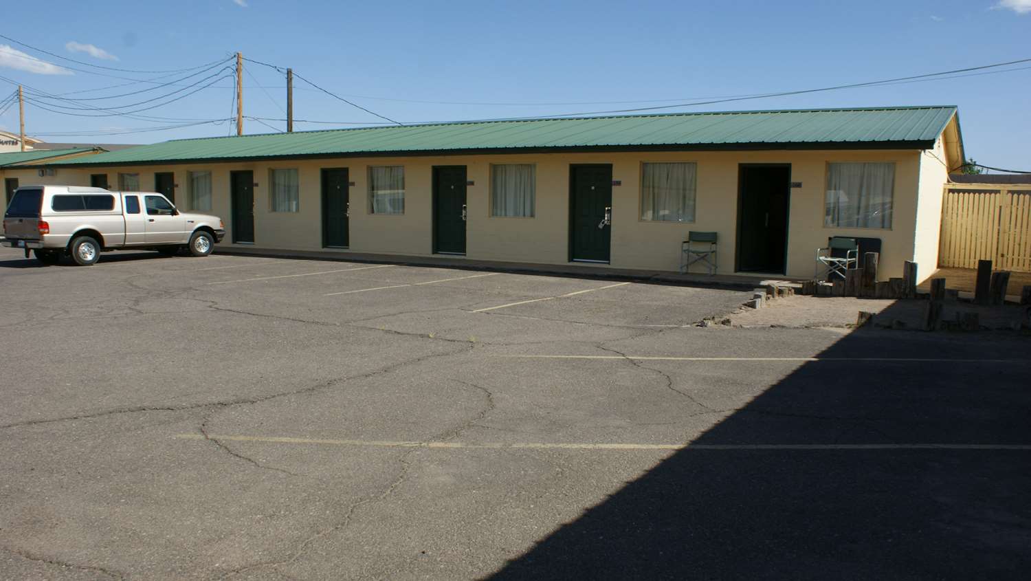 Hotel HWY. EXPRESS INN & SUITES