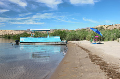 Hotel LAKE MOHAVE MARINA AND LODGE