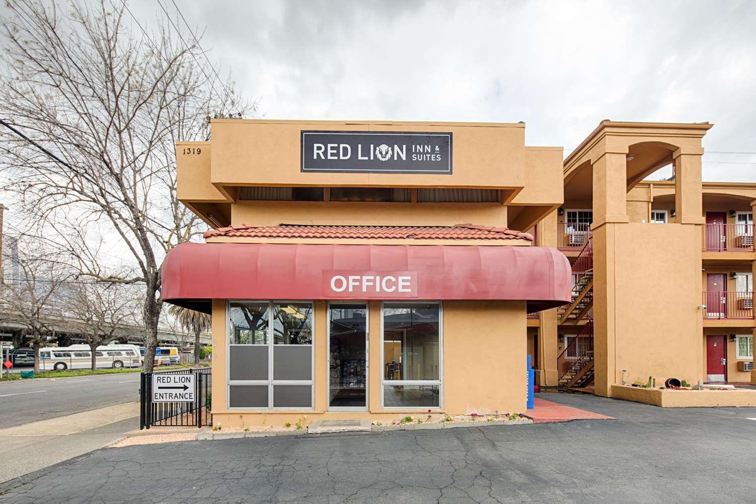Hotel RED LION INN & SUITES SACRAMEN