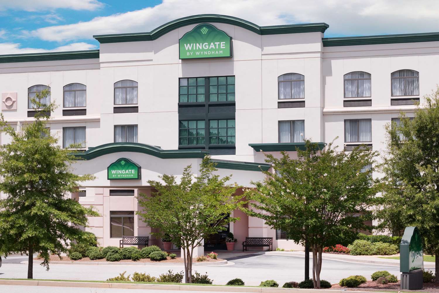 Hotel WINGATE BY WYNDHAM LAGRANGE