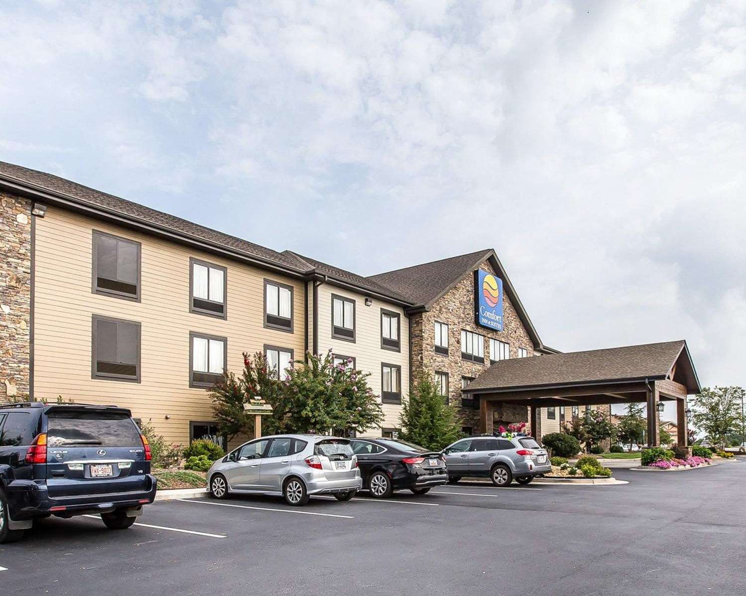 Hotel COMFORT INN & SUITES BLUE RIDGE