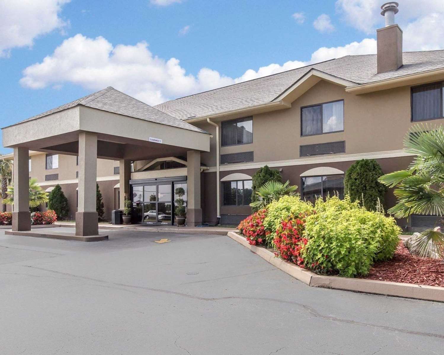 Hotel COMFORT INN & SUITES AT ROBINS AIR FORCE BASE