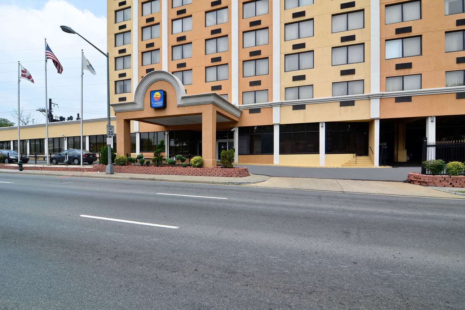 Hotel QUALITY INN & SUITES NEW YORK AVENUE