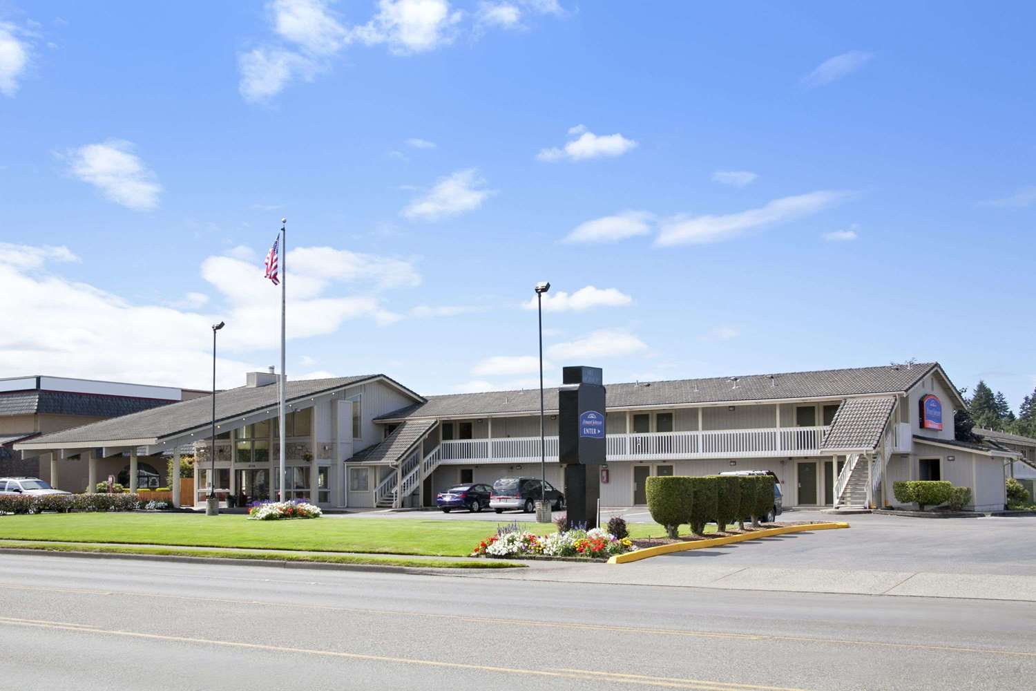 Hotel HOWARD JOHNSON INN & SUITES TACOMA NEAR MCCHORD AFB