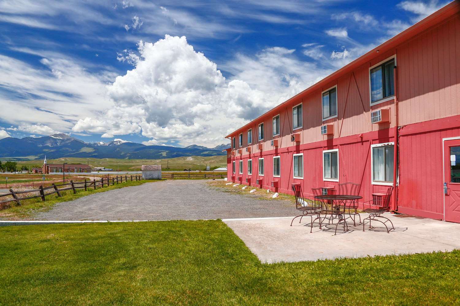 Hotel TRAVELODGE BY WYNDHAM DEER LODGE MONTANA