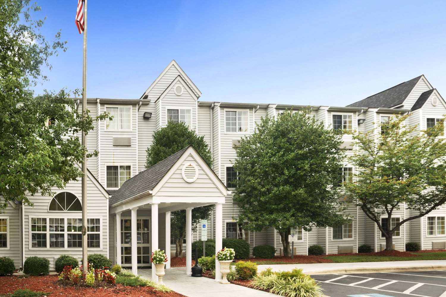 Hotel MICROTEL INN & SUITES BY WYNDHAM CHARLOTTE AIRPORT