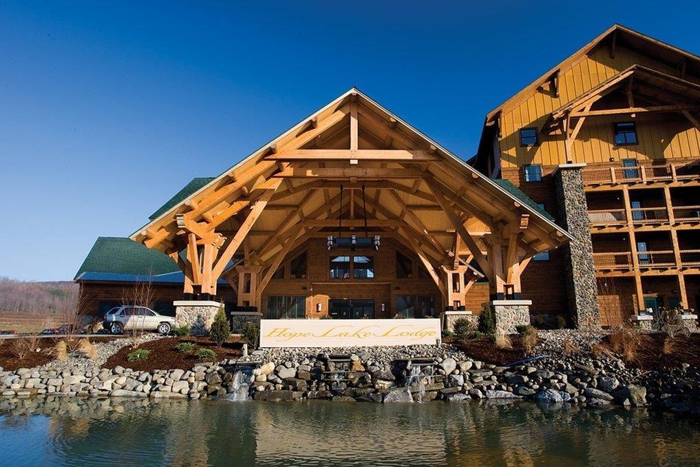 Hotel HOPE LAKE LODGE AND INDOOR WATERPARK