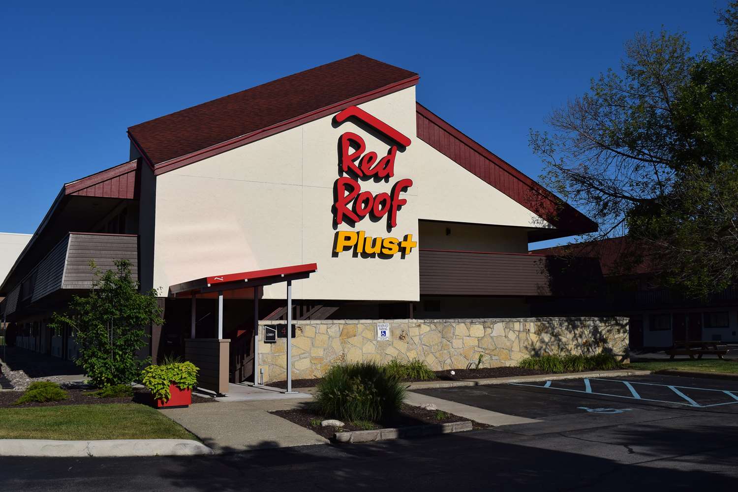 Hotel RED ROOF PLUS+ UNIVERSITY AT BUFFALO-AMHERST