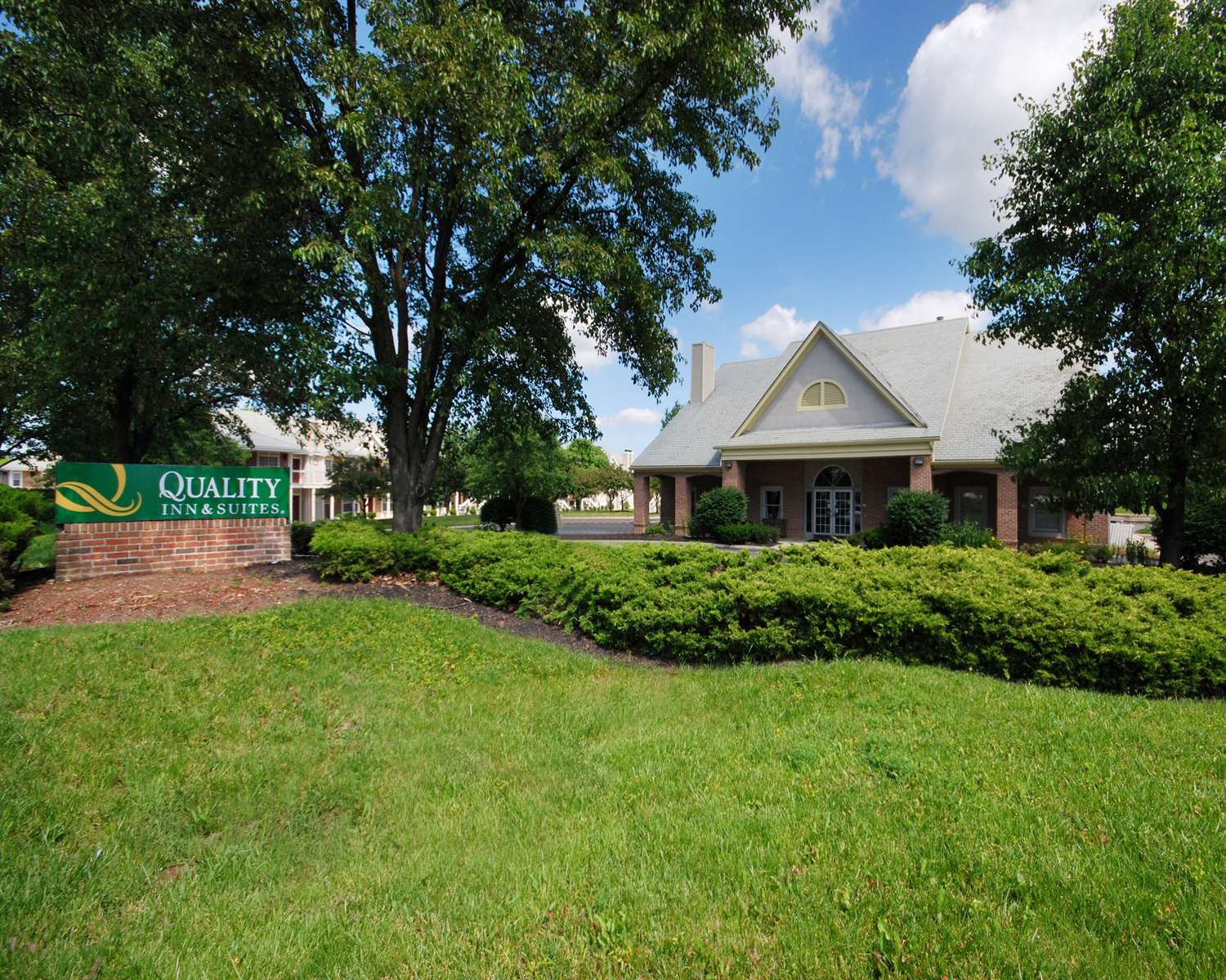 Hotel QUALITY INN & SUITES