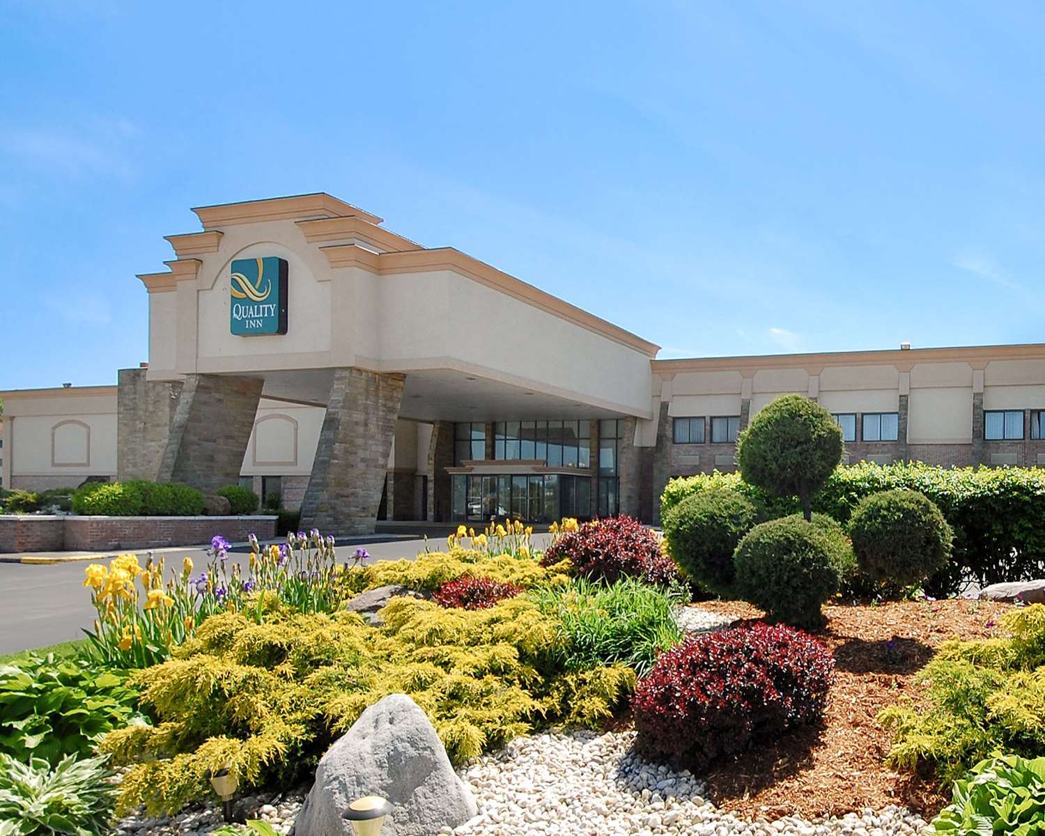 Hotel QUALITY INN & CONFERENCE CENTER