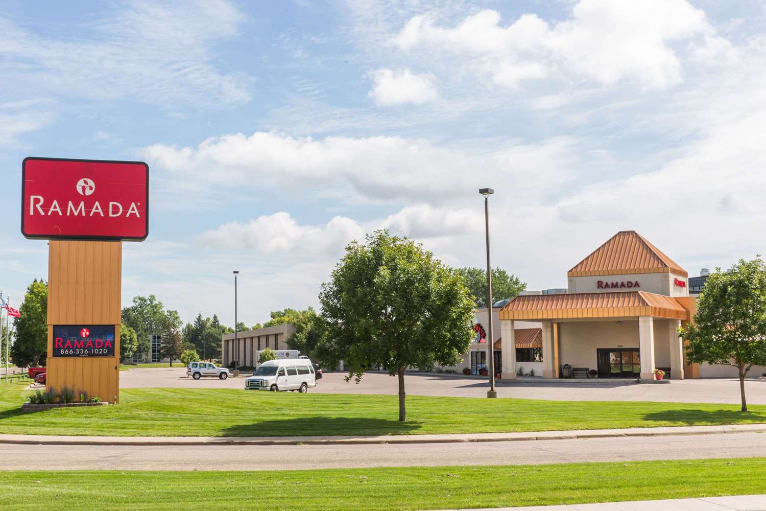 Hotel RAMADA SIOUX FALLS AIRPORT HOTEL & SUITES