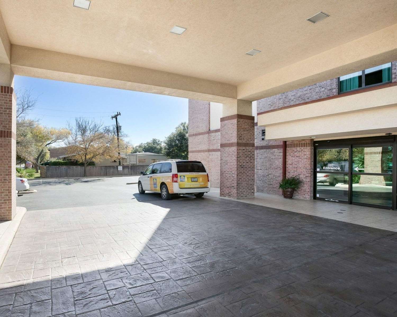 Hotel COMFORT INN & SUITES AIRPORT