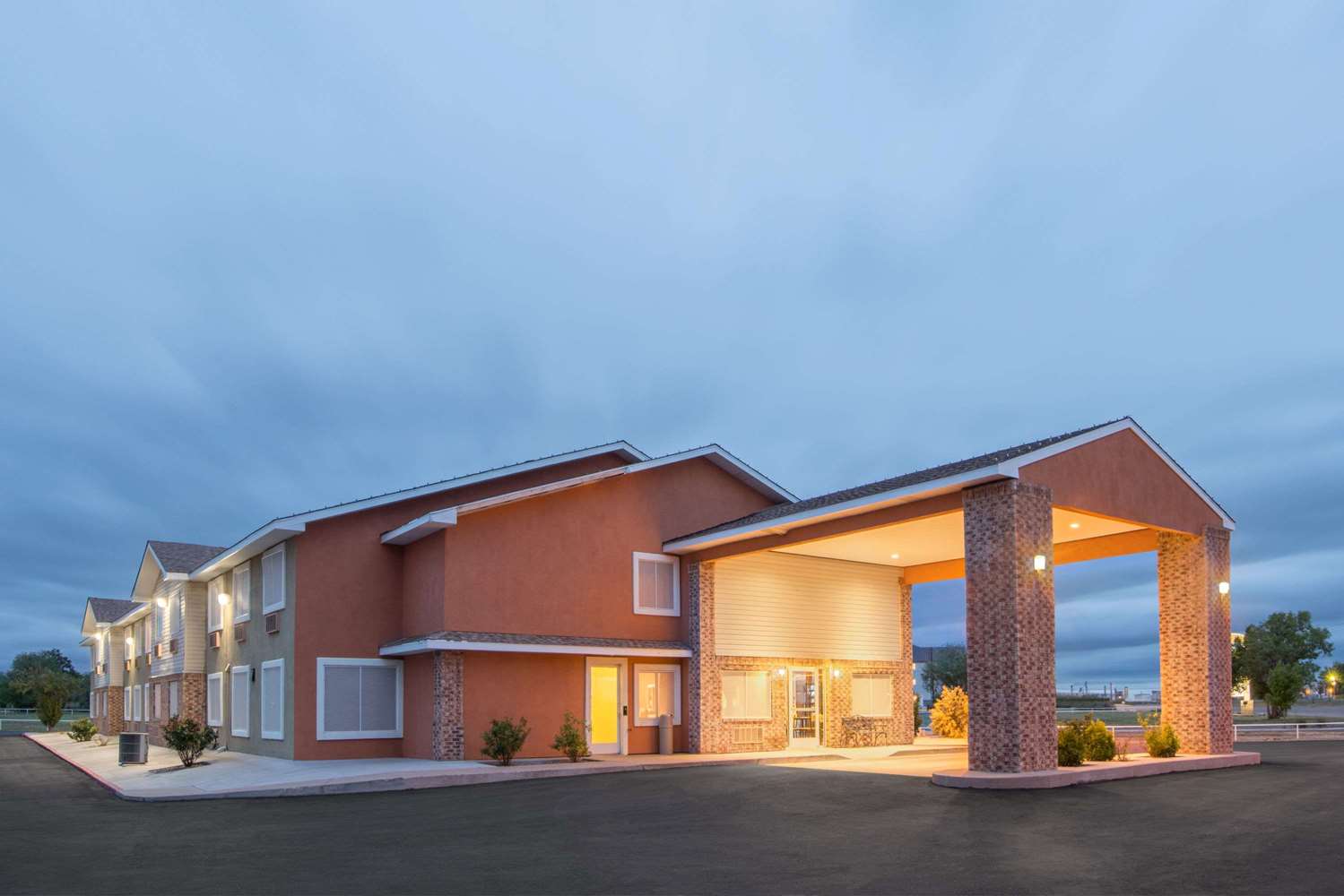 Hotel SUPER 8 PORTALES