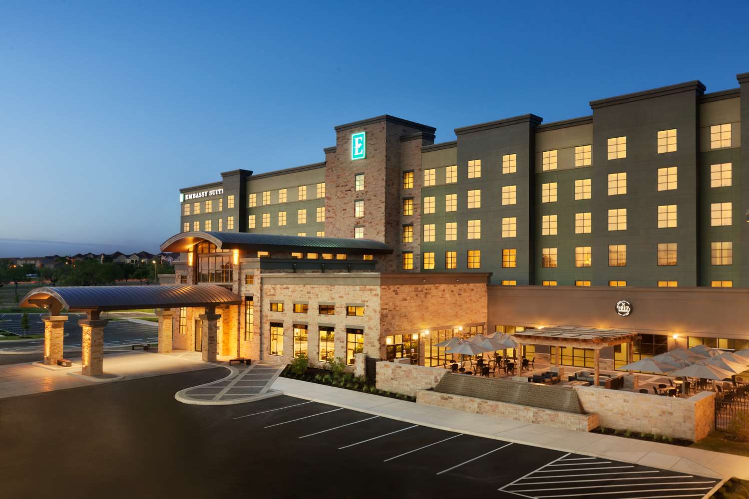 Hotel EMBASSY SUITES SAN ANTONIO BROOKS HOTEL - SPA