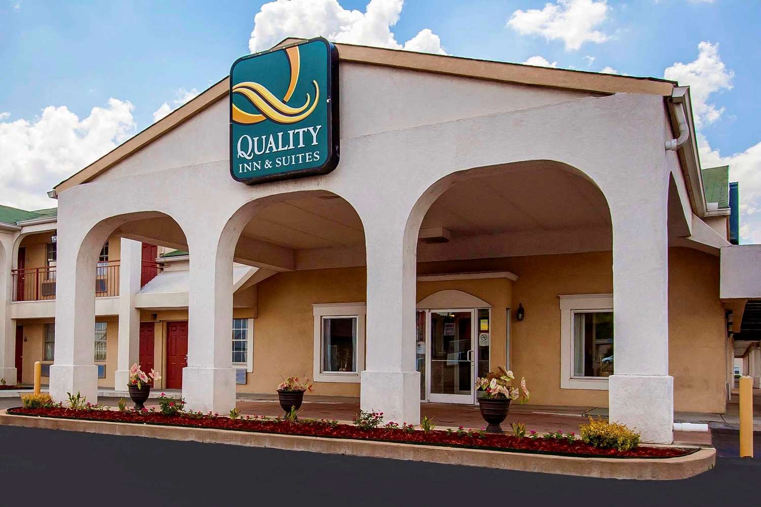 Hotel QUALITY INN & SUITES