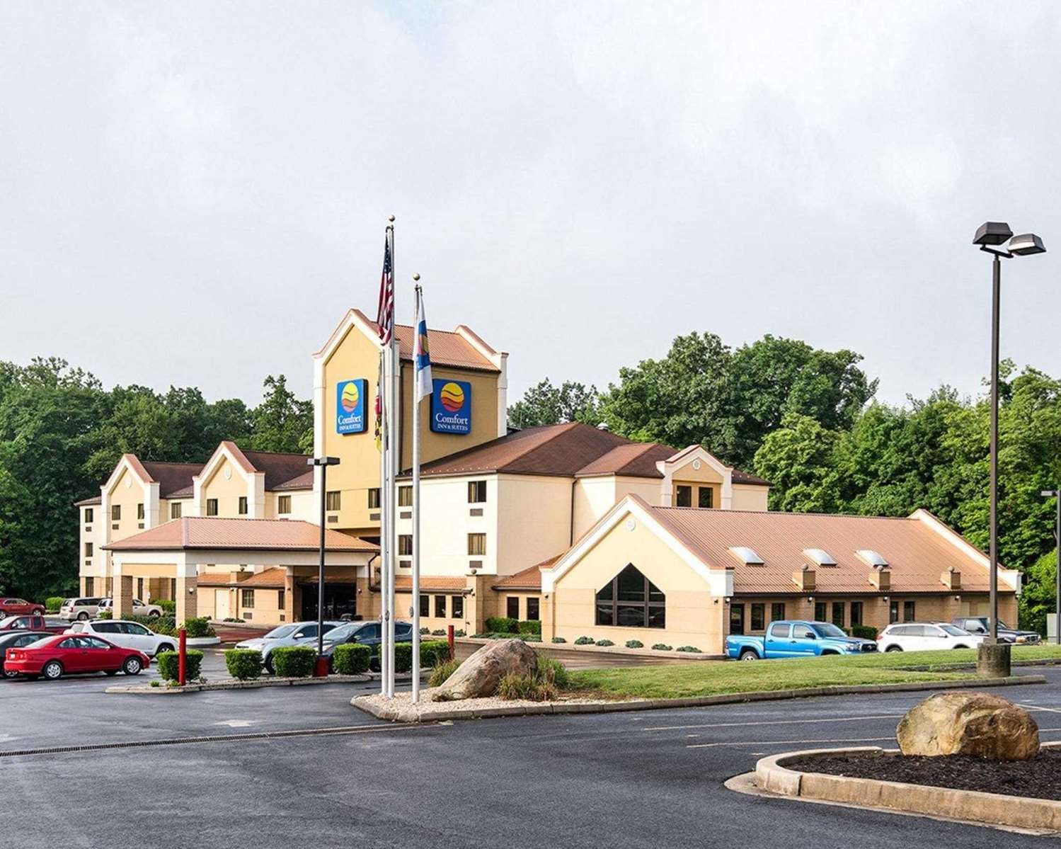 Hotel COMFORT INN & SUITES LAVALE - CUMBERLAND