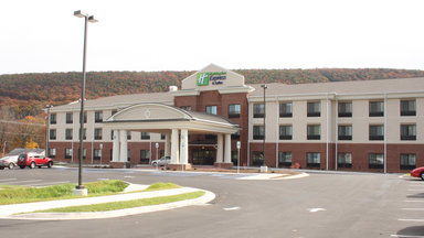Hotel HOLIDAY INN EXPRESS & SUITES CUMBERLAND - LA VALE