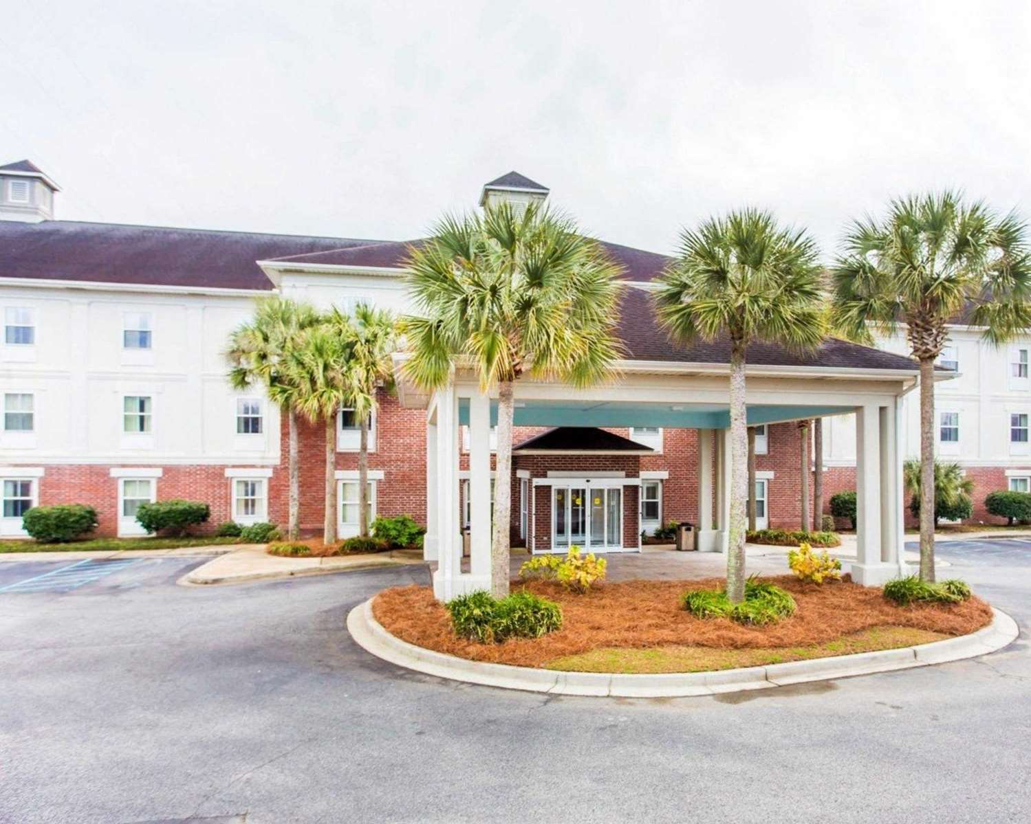 Hotel QUALITY INN & SUITES PATRIOTS POINT