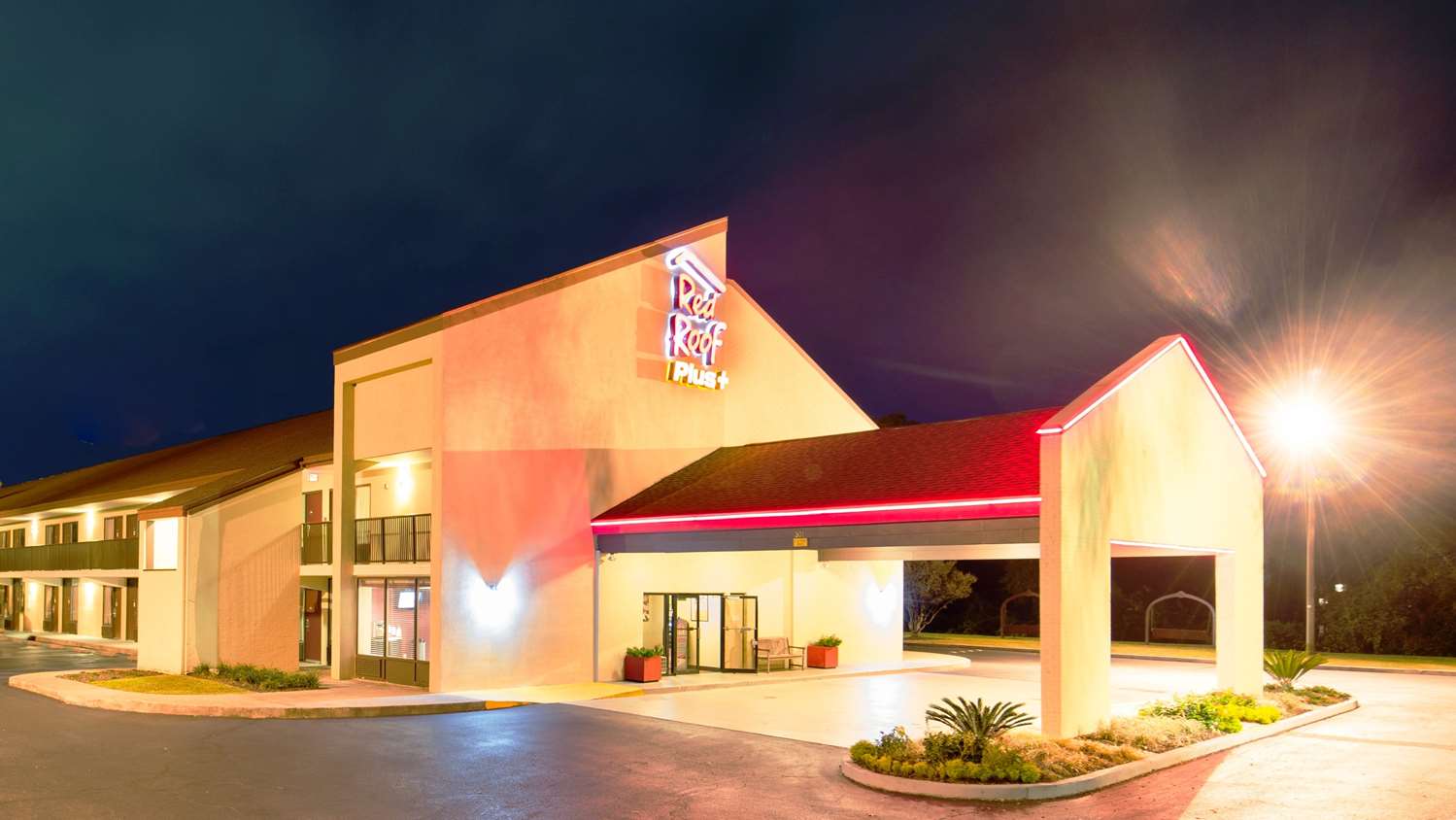 Hotel RED ROOF PLUS+ MT PLEASANT PATRIOTS POINT