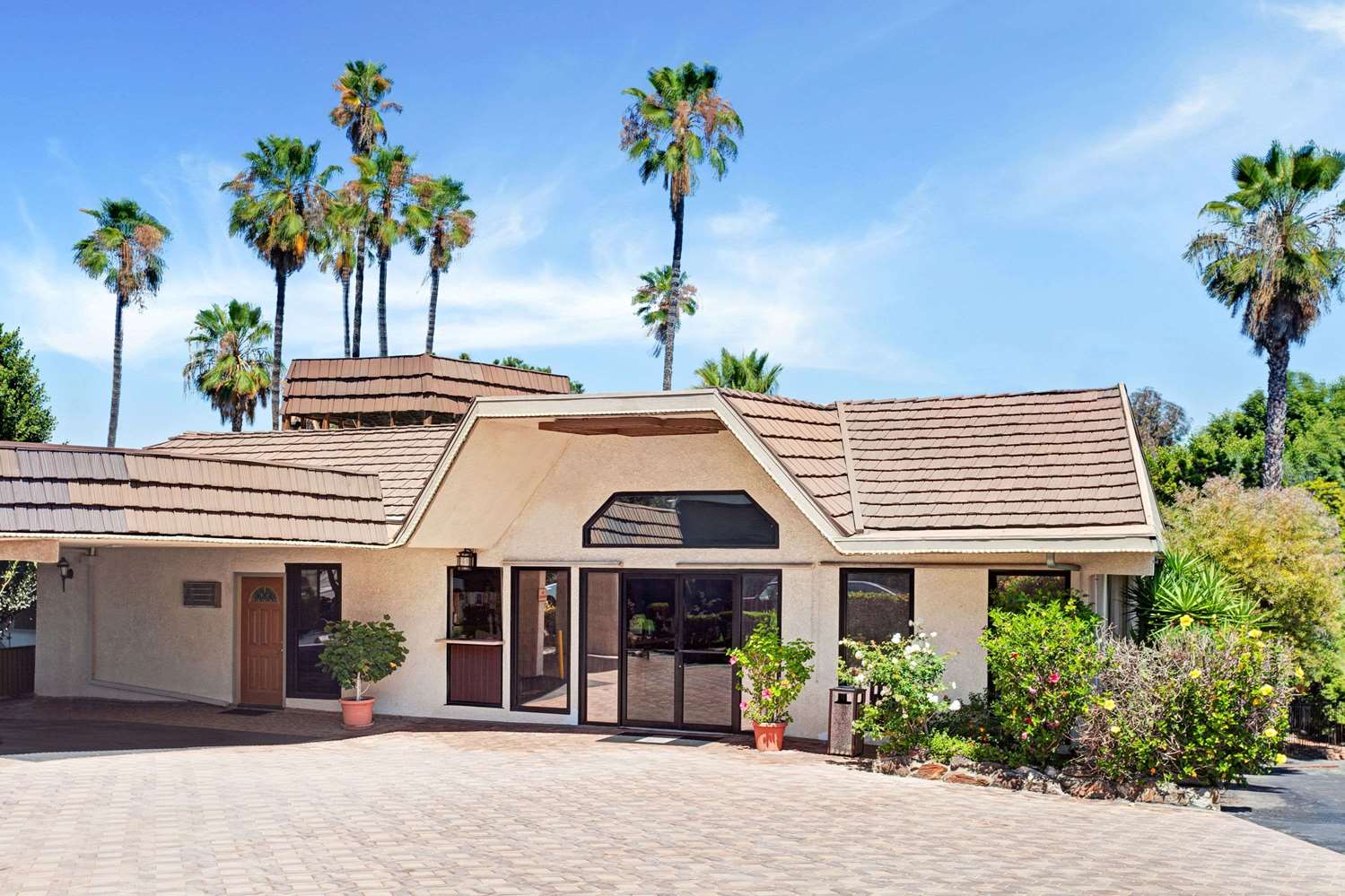 Hotel SUPER 8 LONG BEACH