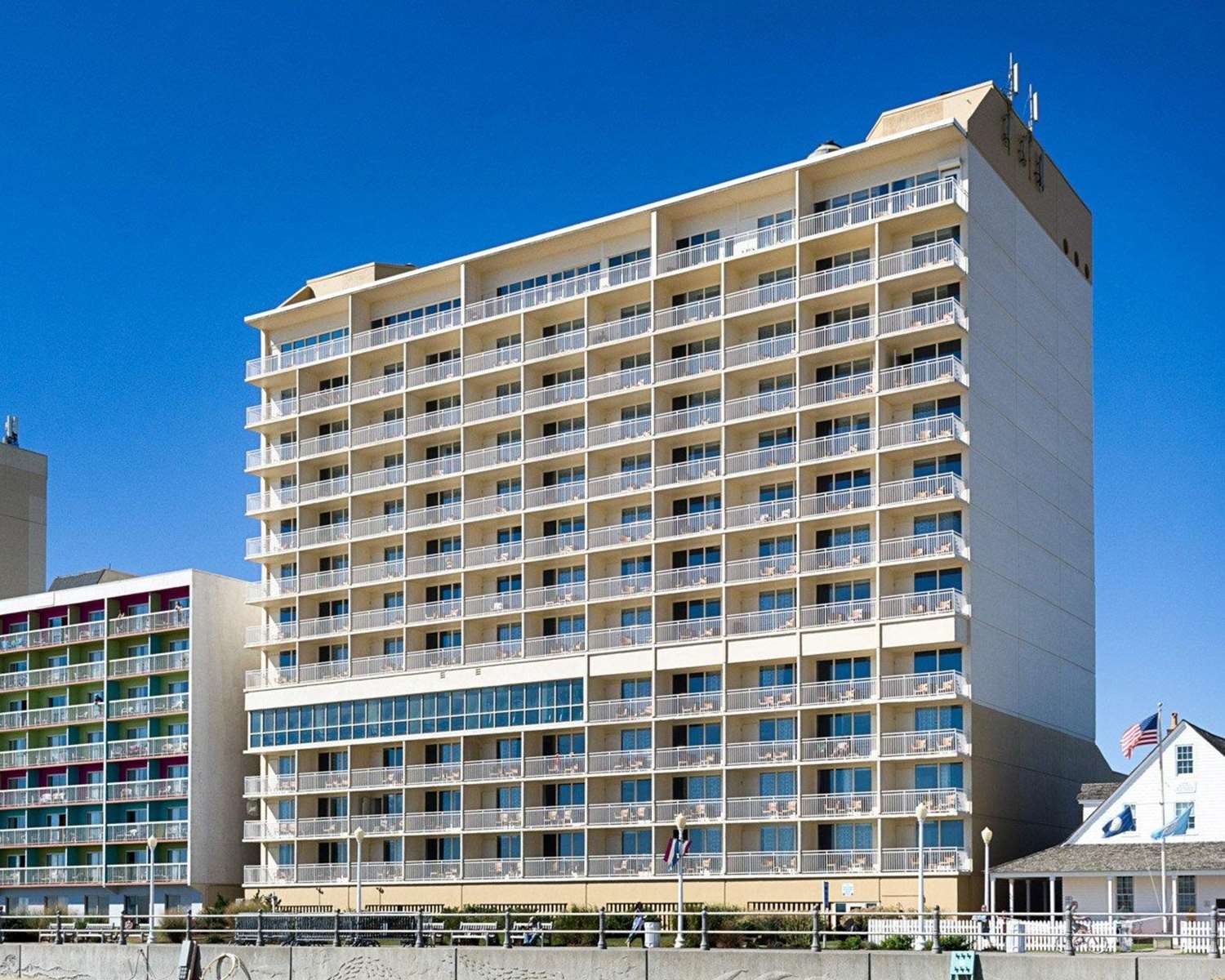 Hotel COMFORT SUITES BEACHFRONT
