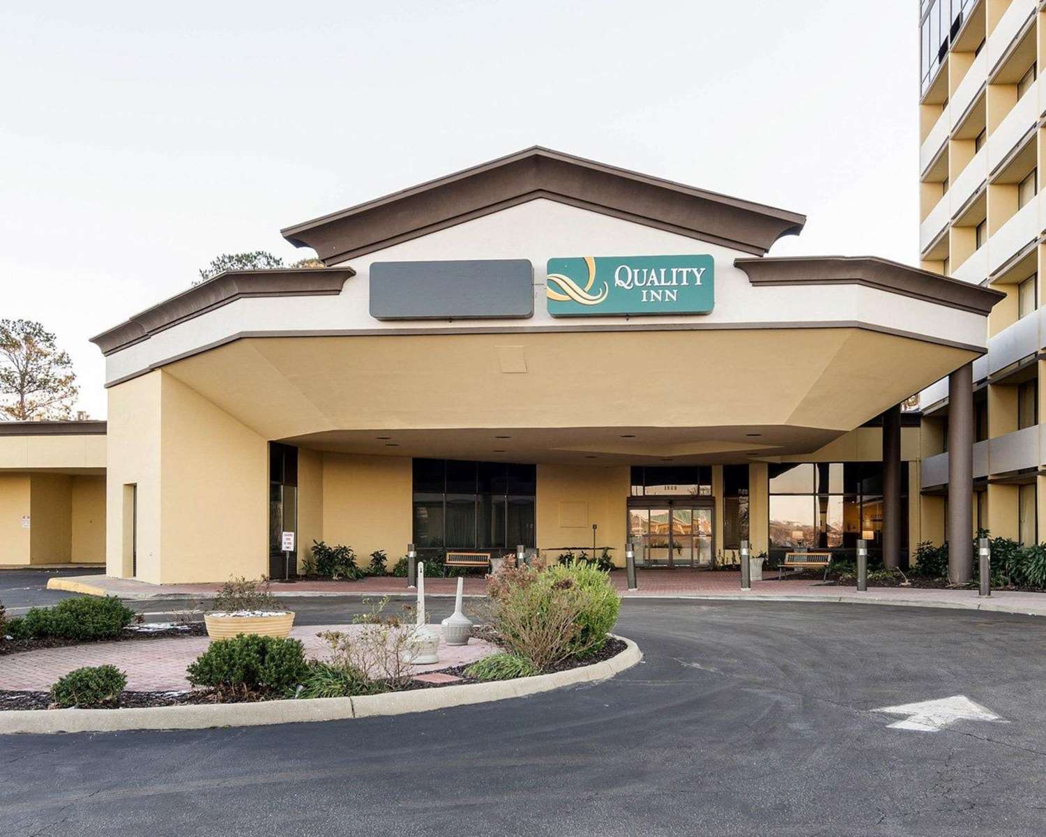 Hotel QUALITY INN NEAR HAMPTON COLISEUM