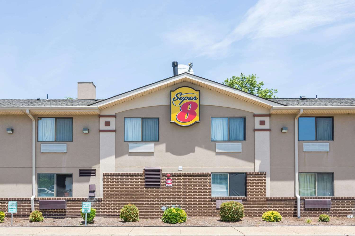 Hotel SUPER 8 HAMPTON