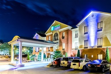 Hotel COMFORT INN & SUITES NORTH CANTON