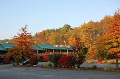 Hotel LOG CABIN LODGE AND SUITES