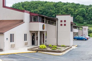 Hotel SUPER 8 BY WYNDHAM BRIDGEPORT/CLARKSBURG AREA