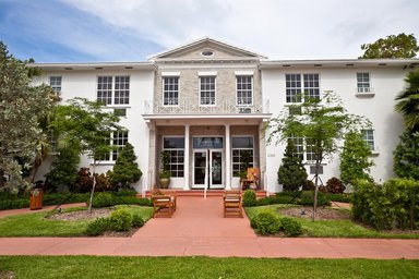 Hotel TRADEWINDS APARTMENT HOTEL