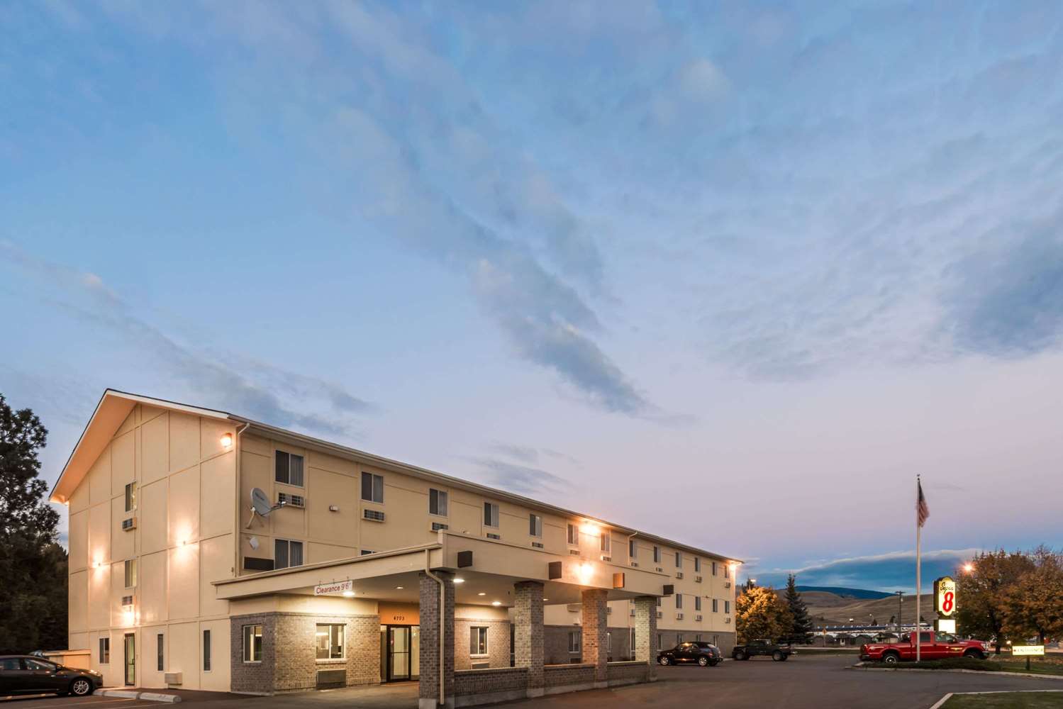 Hotel SUPER 8 MISSOULA/RESERVE ST.