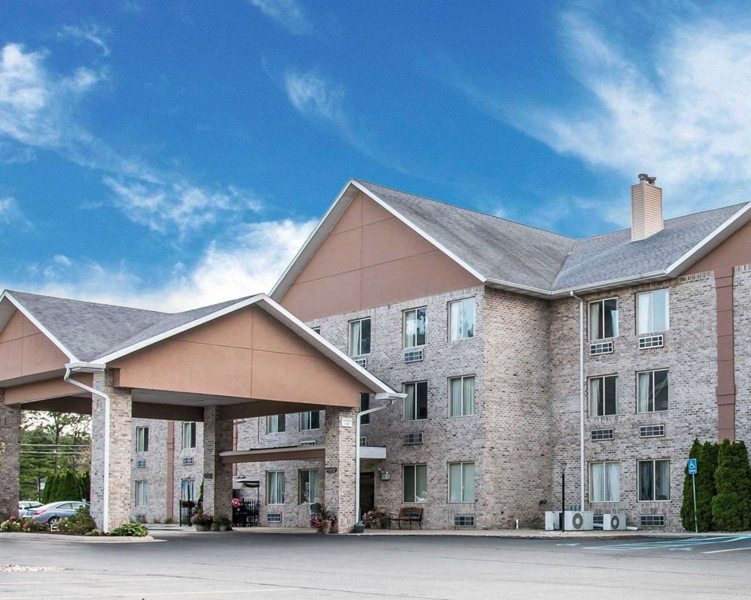 Hotel COMFORT INN WHITEHALL NEAR WHITE LAKE