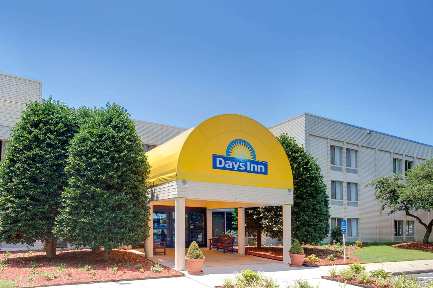 Hotel DAYS INN BY WYNDHAM, NEWPORT NEWS CITY CENTER OYSTER POINT