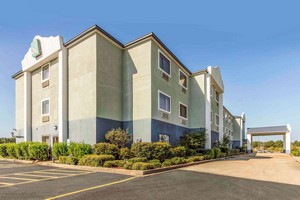 Hotel QUALITY INN & SUITES JACKSON INT'L AIRPORT