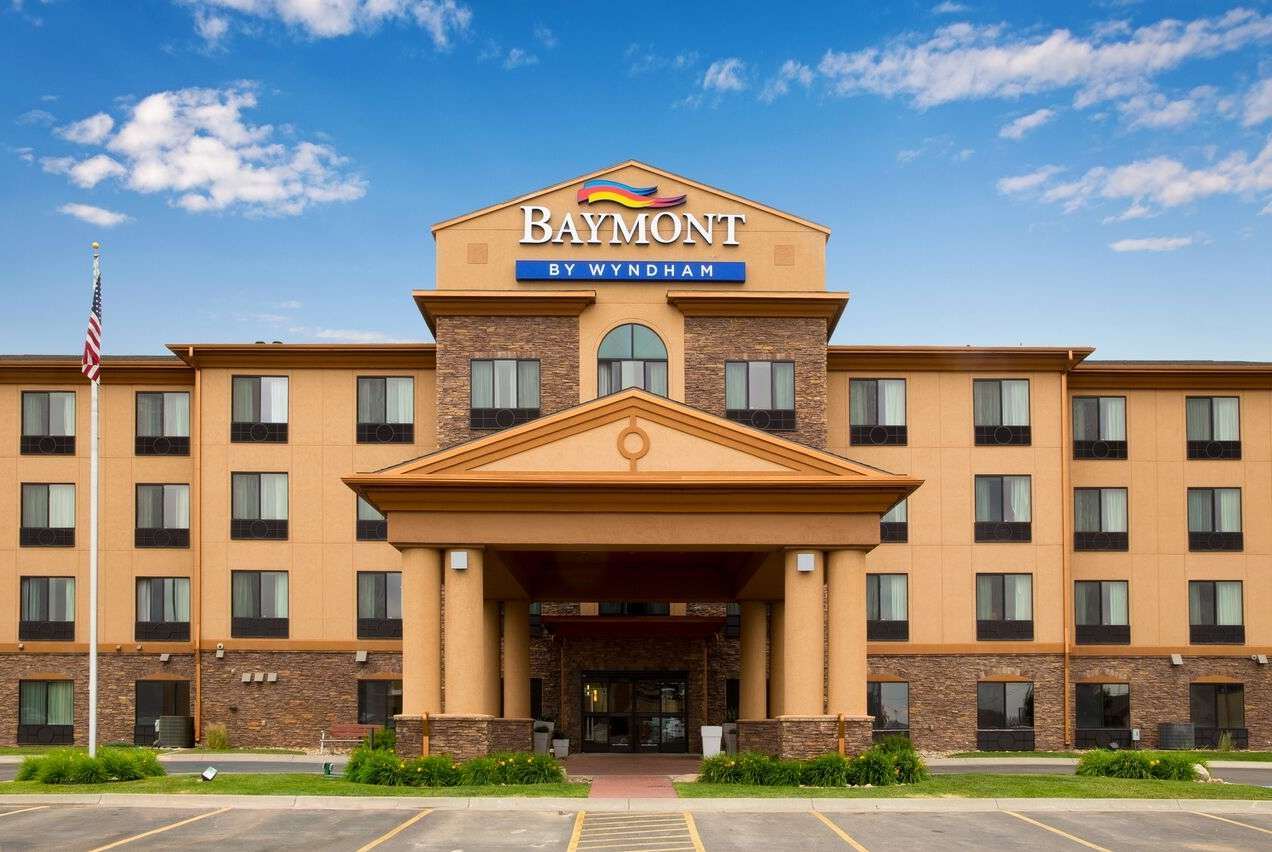 Hotel BAYMONT INN & SUITES BY WYNDHAM STURGIS