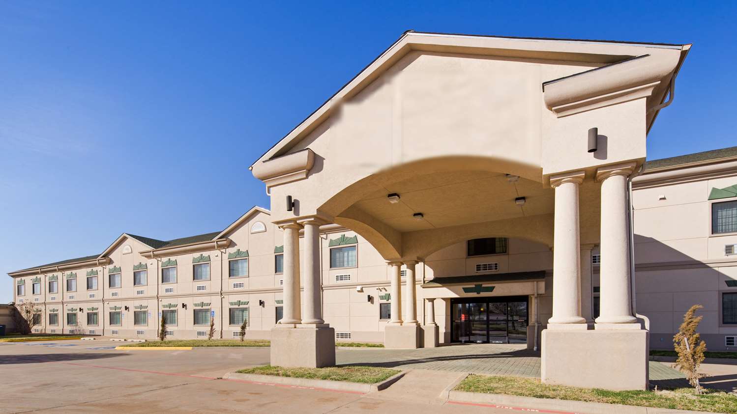 Hotel SURESTAY HOTEL PLUS QUANAH