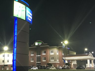Hotel HOLIDAY INN EXPRESS & SUITES CANTON