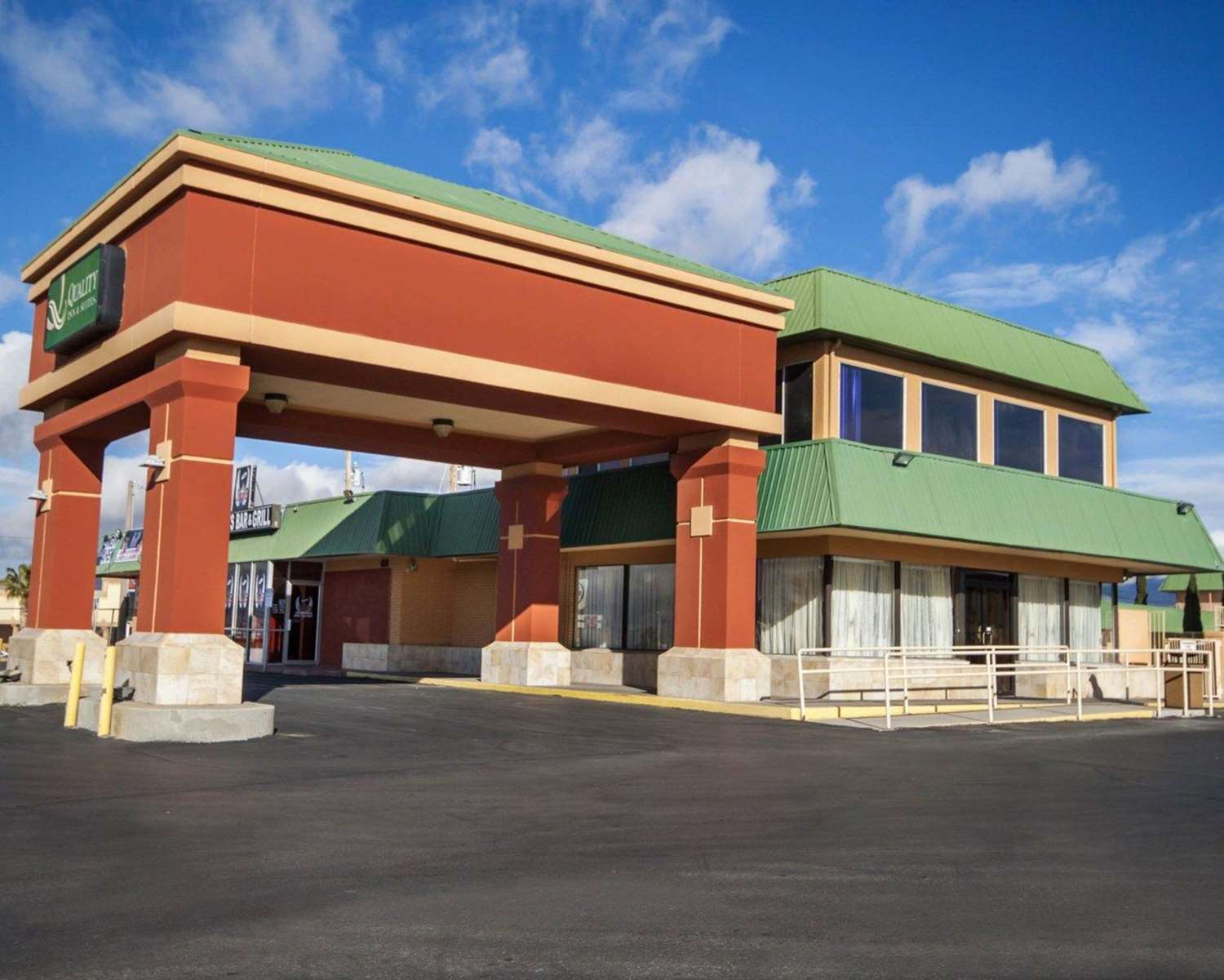 Hotel QUALITY INN & SUITES AIRPORT