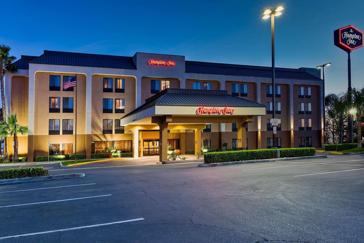 Hotel HAMPTON INN BAKERSFIELD-CENTRAL