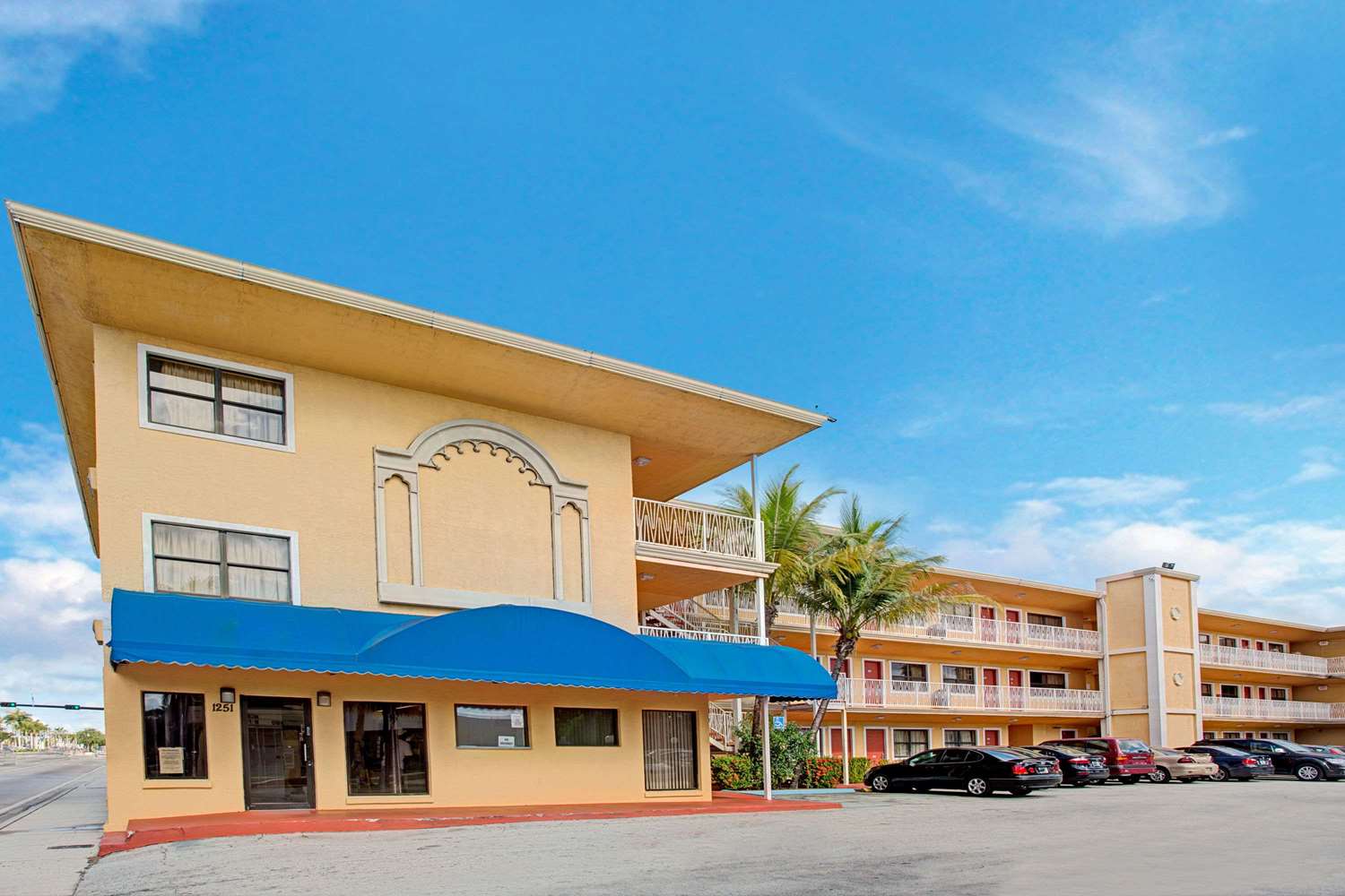 Hotel TRAVELODGE BY WYNDHAM, FORT LAUDERDALE