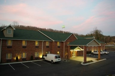 Hotel MOUNTAIN INN AND SUITES AIRPORT