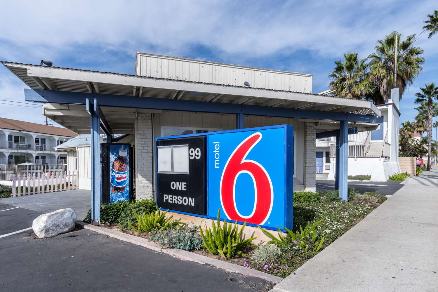 Hotel MOTEL 6 OCEANSIDE MARINA