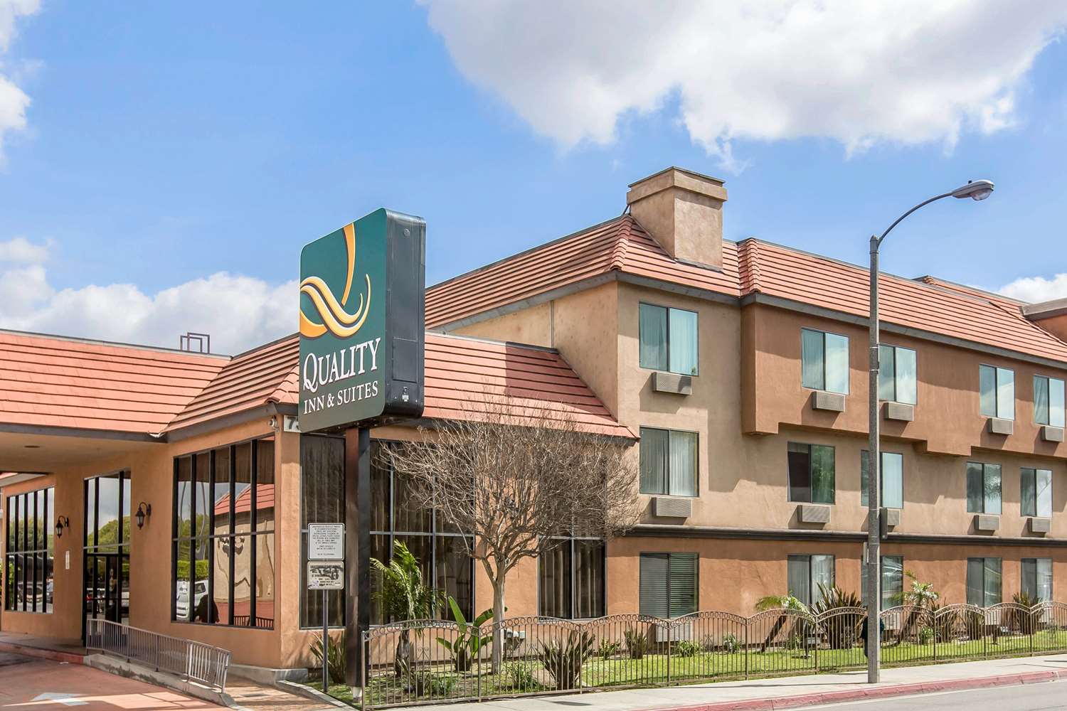 Hotel QUALITY INN & SUITES BELL GARDENS