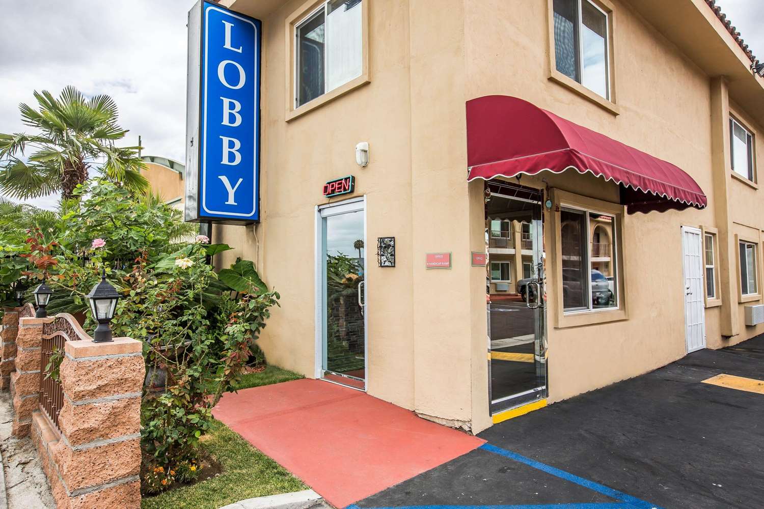 Hotel RODEWAY INN & SUITES BELLFLOWER