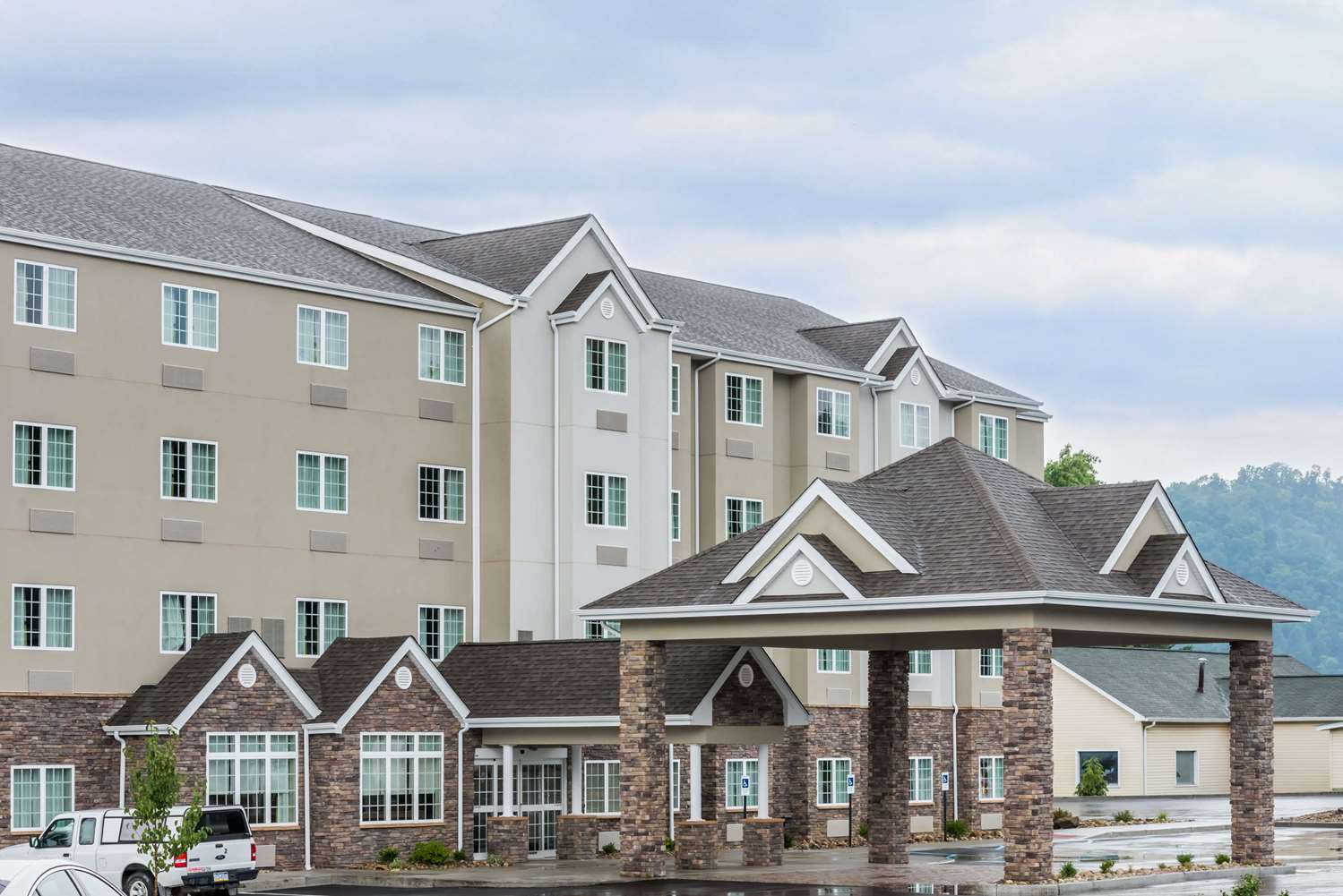 Hotel MICROTEL INN & SUITES BY WYNDHAM NEW MARTINSVILLE