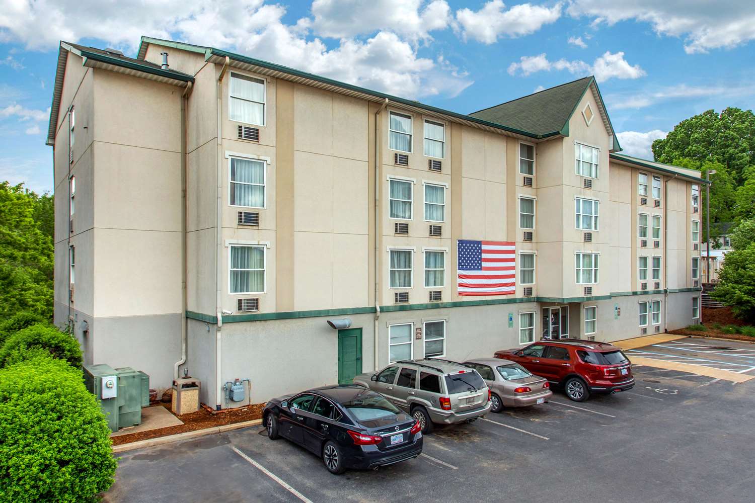 Hotel RODEWAY INN & SUITES NEAR OUTLET MALL - ASHEVILLE