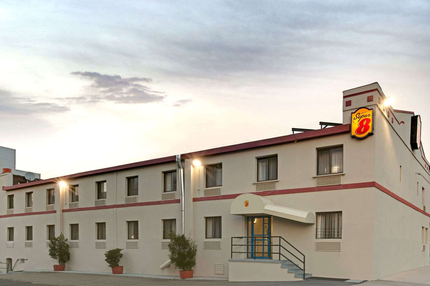 Hotel SUPER 8 LONG ISLAND CITY LGA HOTEL