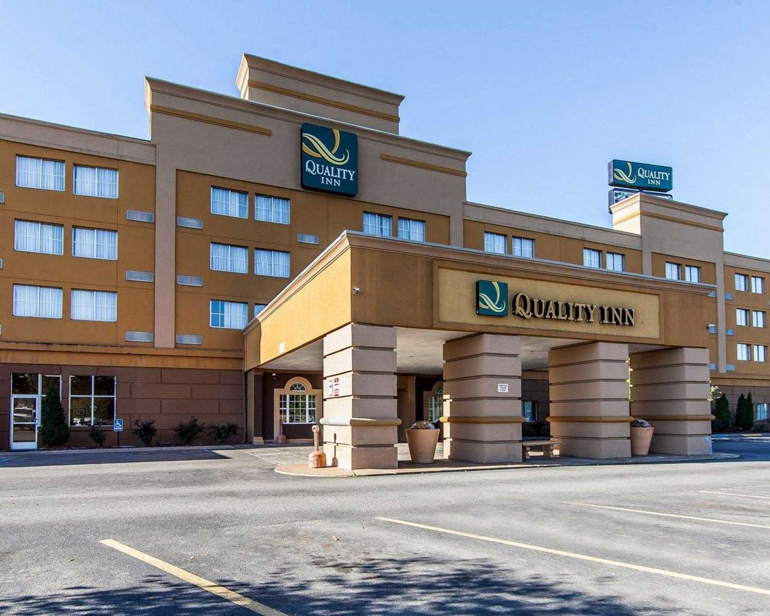 Hotel QUALITY INN EVENT AND CONFERENCE CENTER